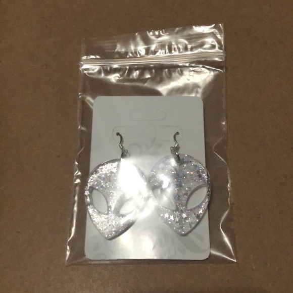 Alien Earrings - Picture 4 of 4